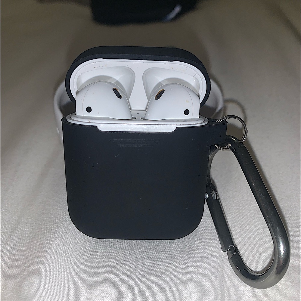 Black AirPod Case With Carabiner